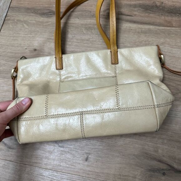 Hobo Beige Leather Shoulder Tote Bag - Picture 5 of 6